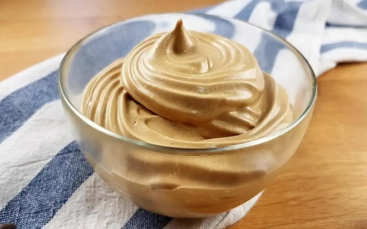 Crema di caff&egrave; montata, soffice e golosa, perfetta per la tua ricetta crema di caff&egrave; senza panna.