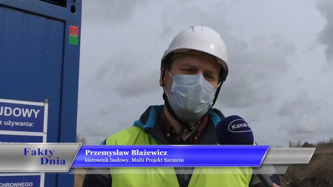Przemysław Błażewicz, kierownik budowy, prezentuje swoje kompetencje kierownicze podczas wywiadu dla 