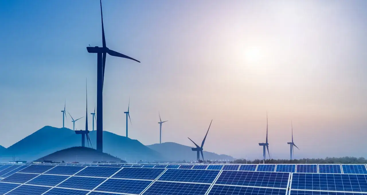 Solarpanels und Windräder im Morgengrauen, ein Symbol für australiens erneuerbare energien.