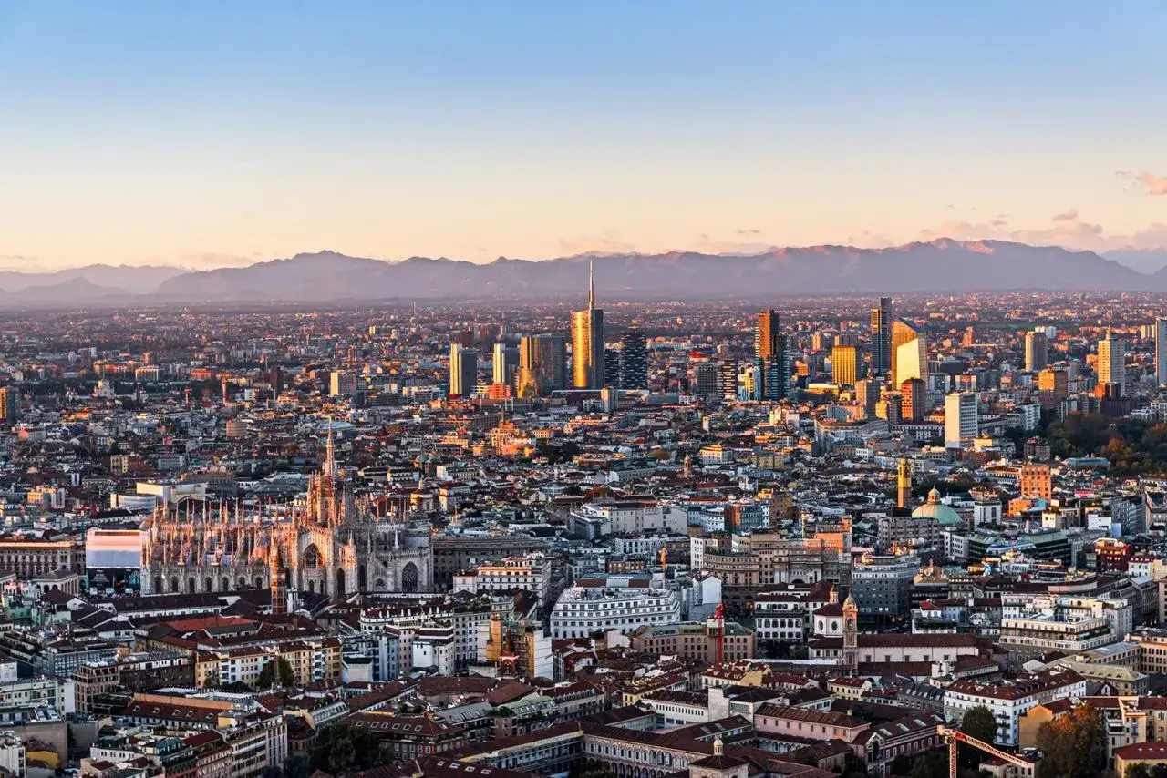 Skyline Milano centro con Duomo