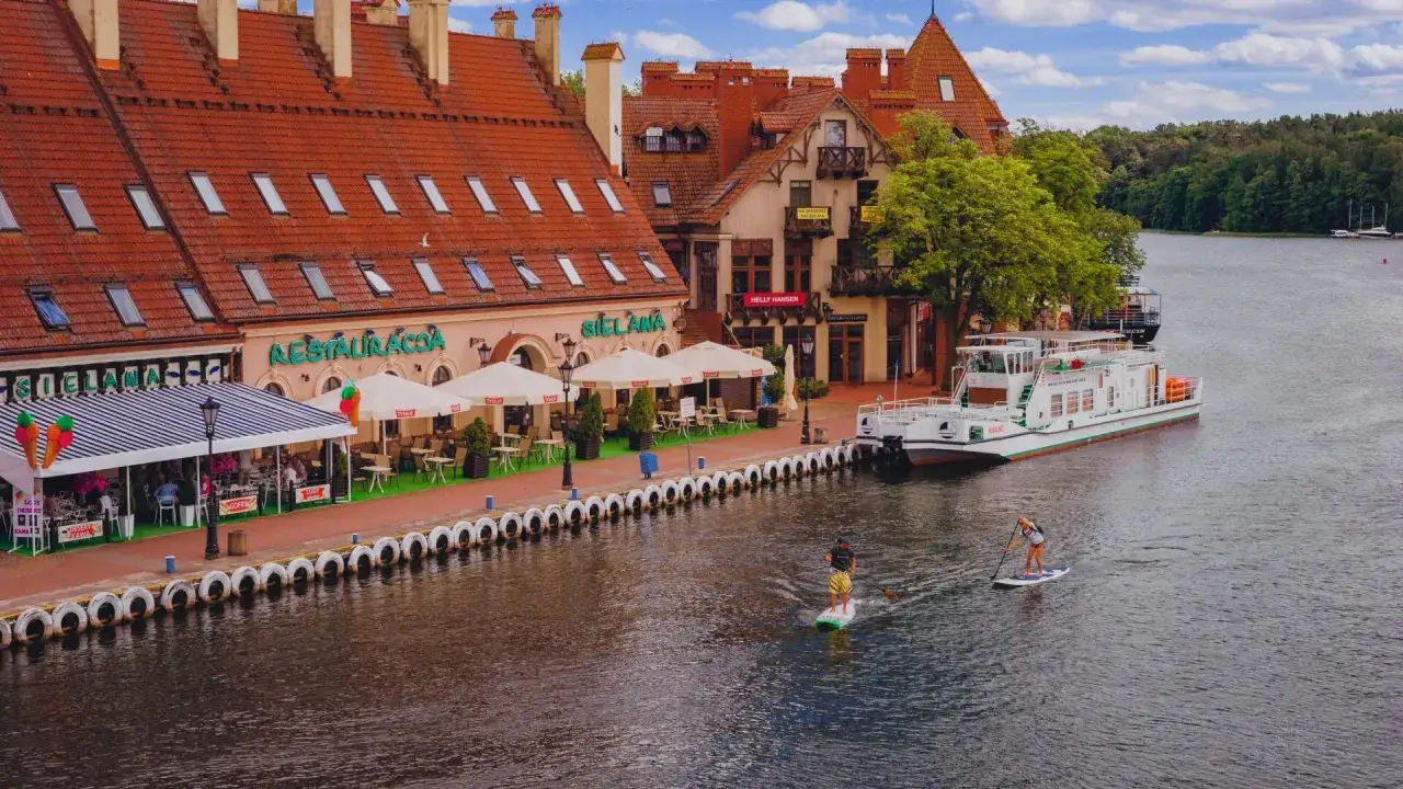 Restauracje Mikołajki z widokiem na jezioro