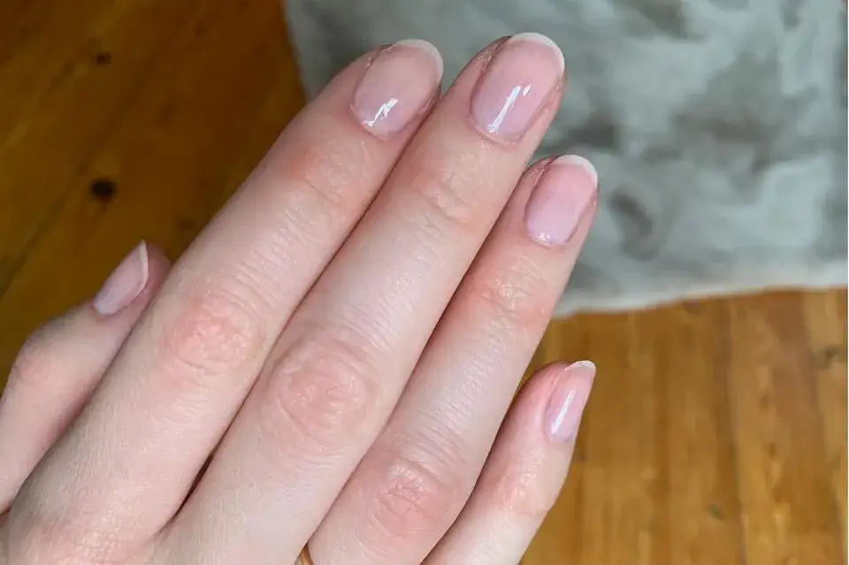 Zdjęcie Shellac Nägel: 2 Wochen Glanz ohne Kompromisse? Der Experten-Check