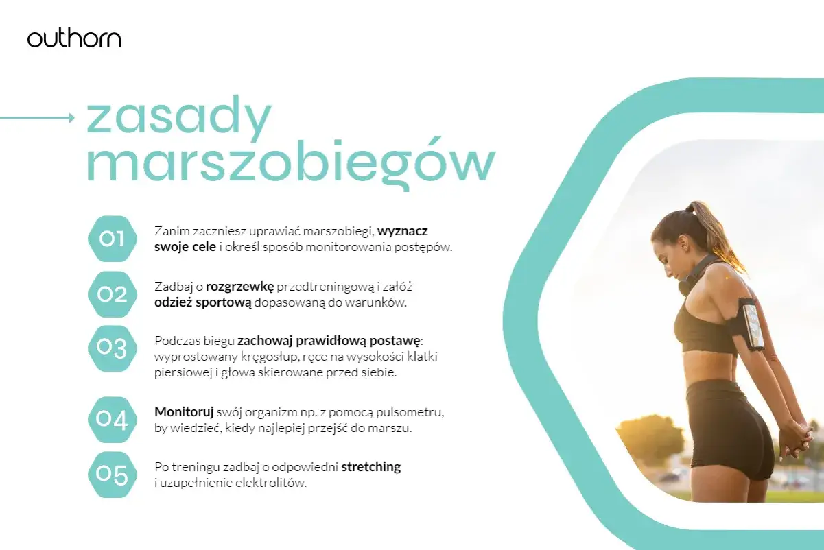 Kobieta rozciąga się przed marszobiegiem. Zasady marszobieg&oacute;w dla os&oacute;b z nadwagą: rozgrzewka, prawidłowa postawa, monitorowanie organizmu, stretching.
