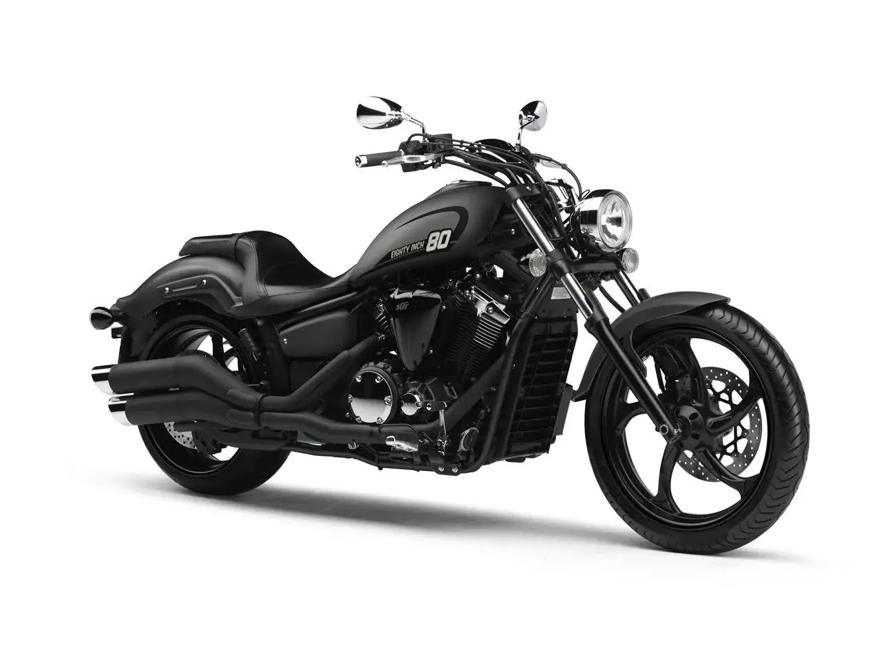 Yamaha Midnight Star 1300 negra, lista para la carretera.