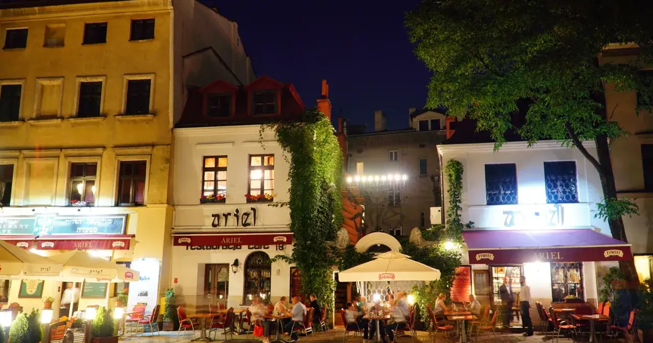Wieczorny Krak&oacute;w zaprasza do restauracji Ariel. Gdzie zjesc w Krakowie? Tu!
