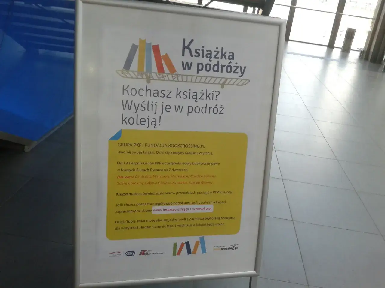 bookcrossing półka dworzec PKP