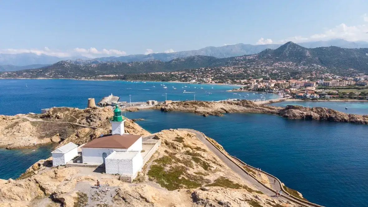 L'Île-Rousse latarnia morska La Pietra