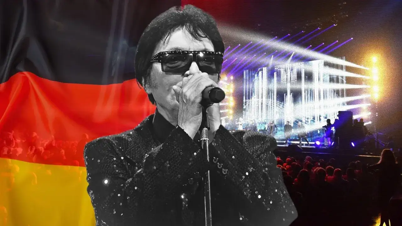 Niemieccy piosenkarze na scenie, z flagą Niemiec w tle. Koncert z efektami świetlnymi i publicznością.