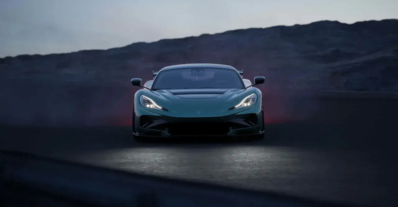 Rimac Nevera, un'auto elettrica da sogno. Il suo prezzo riflette prestazioni e innovazione.