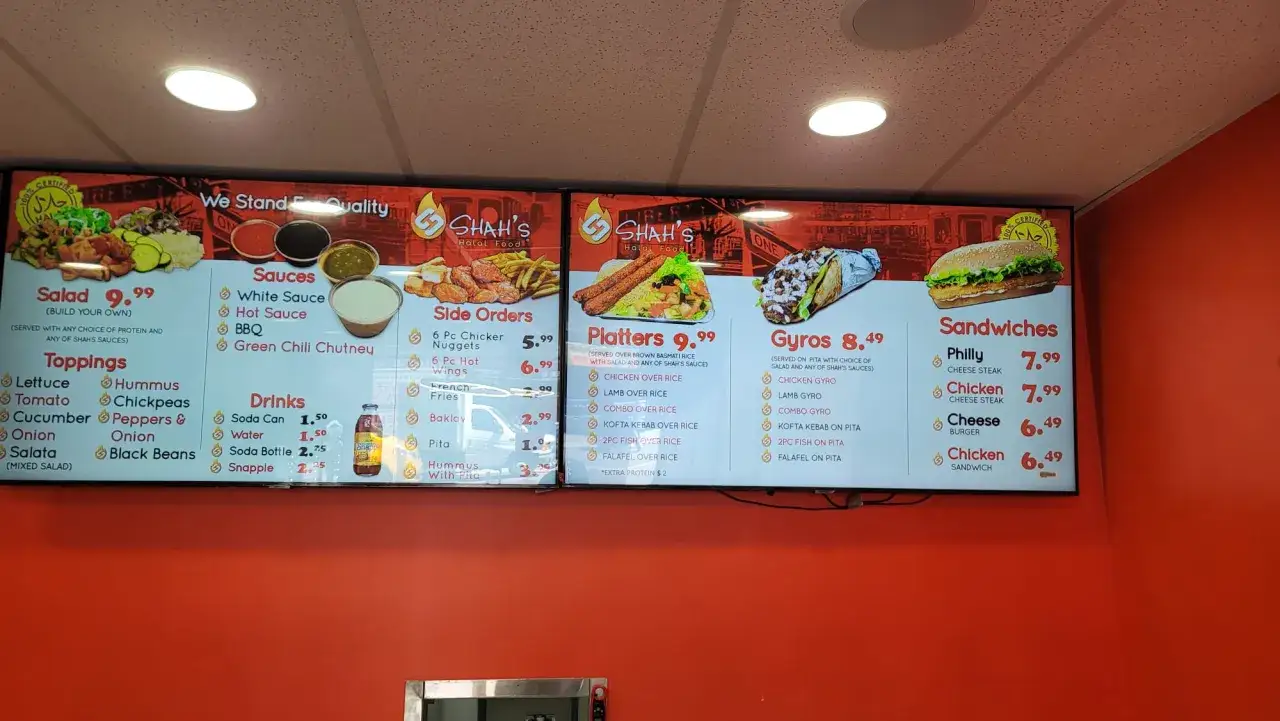Menu z halal jedzeniem: sałatki, sosy, przystawki, dania główne, gyros i kanapki.
