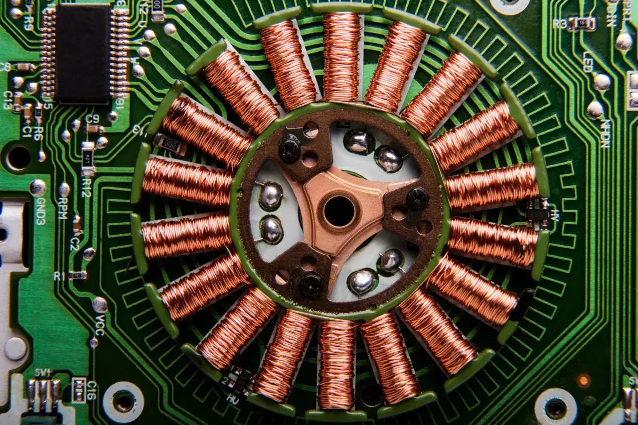 zastosowanie miedzi aluminium złota w elektronice
