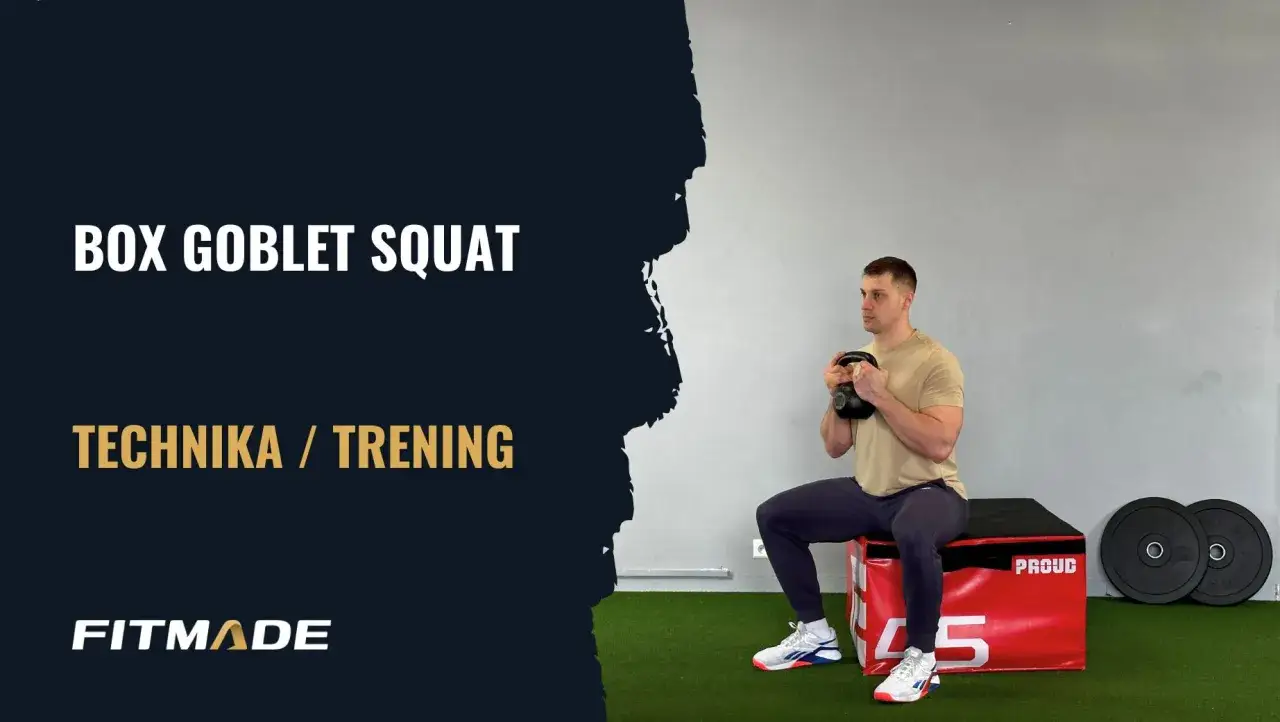 Mężczyzna wykonuje box goblet squat z kettlebell, ucząc się jak trenować crossfit.