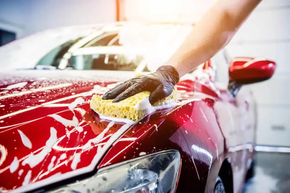 Zdjęcie Jak myć auto oklejone folią, aby nie uszkodzić okleiny?
