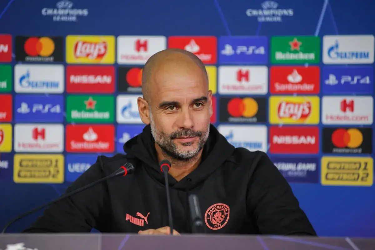 Pep Guardiola, jeden z najlepiej zarabiających trener&oacute;w, podczas konferencji prasowej przed meczem Ligi Mistrz&oacute;w.