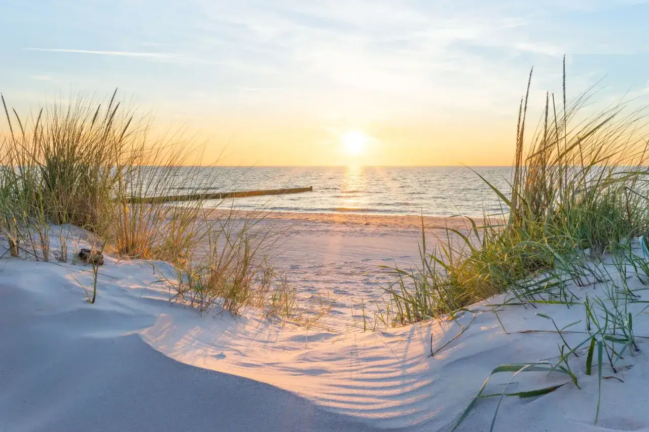 Polskie wybrzeże Bałtyku plaża słońce