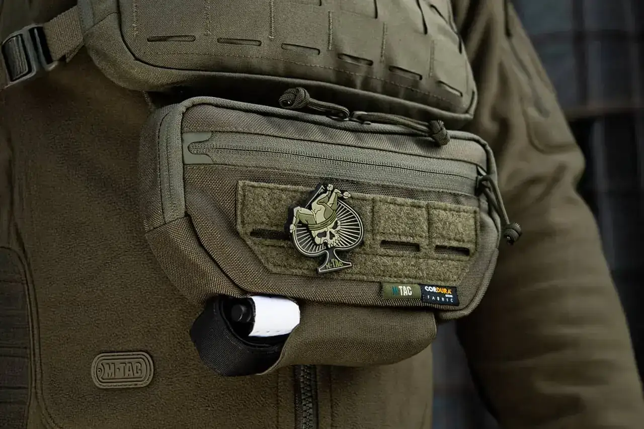 Torba taktyczna z naszywką i opaską uciskową. Wytrzymały materiał Cordura 500 czy 1000? Wybór należy do Ciebie.