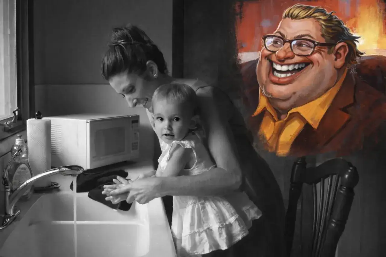 Mama myje rączki dziecku. W tle uśmiechnięty mężczyzna, jakby czekał na koniec 12-miesięcznego okresu ochronnego po urlopie macierzyńskim.