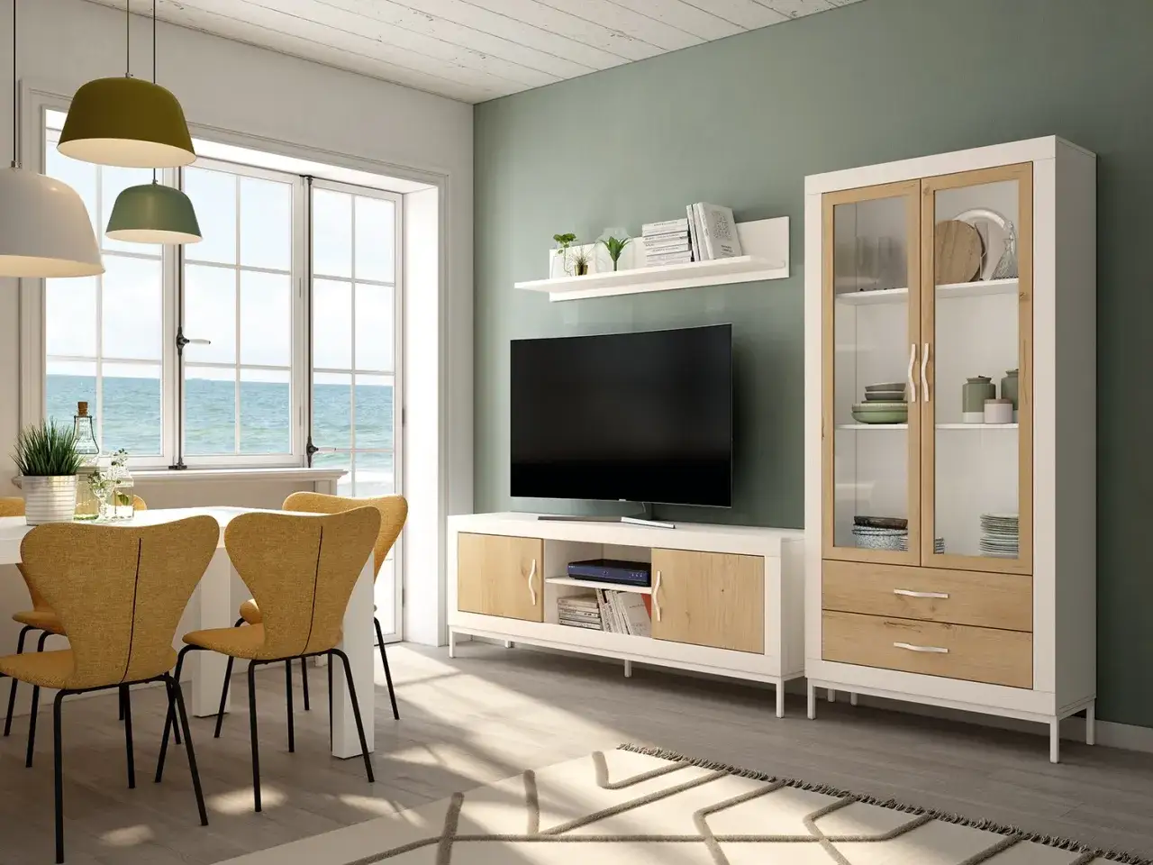 Ideas para decorar un sal&oacute;n con muebles blancos: mesa, sillas amarillas, mueble de TV y vitrina de madera y blanco.