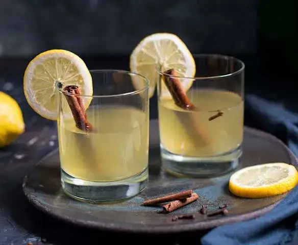 zimne koktajle z whisky cynamonową