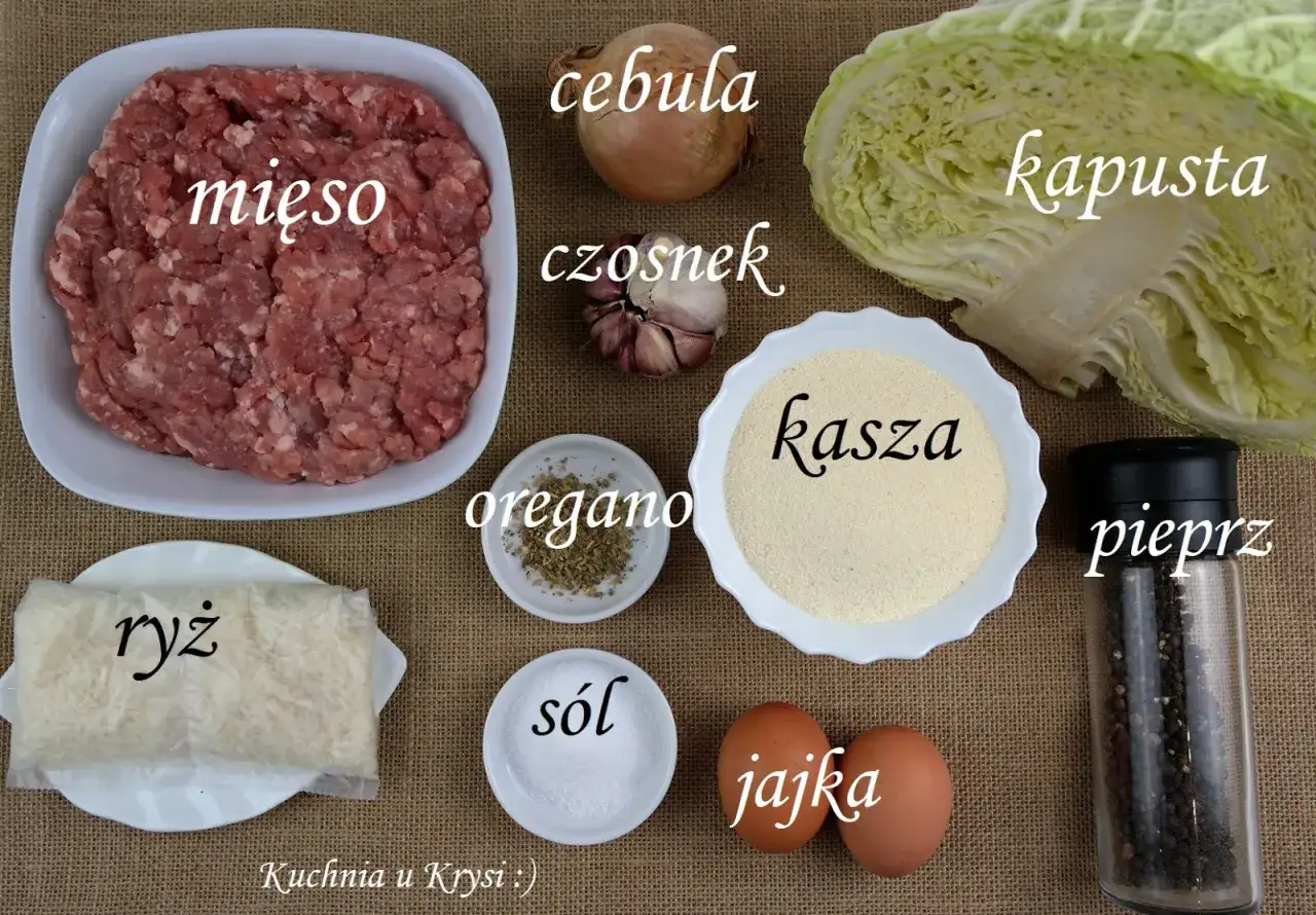 Składniki na farsz do gołąbków: mięso mielone, ryż, kasza, cebula, czosnek, oregano, sól, pieprz, jajka i kapusta.