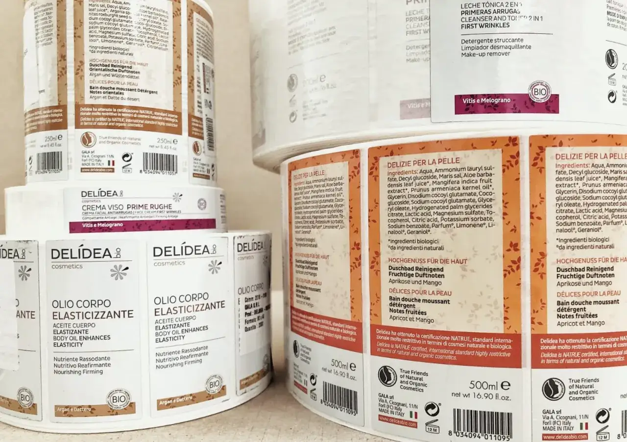Etichette di cosmetici Delidea, tra cui 