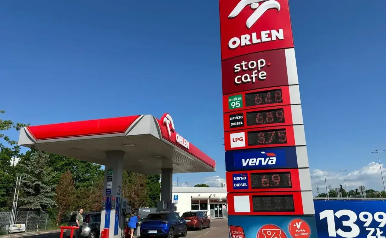 Cena paliwa diesel na Orlenie: 6.89 zł. Obok widnieje cena benzyny 95 (6.48 zł) i LPG (3.75 zł).