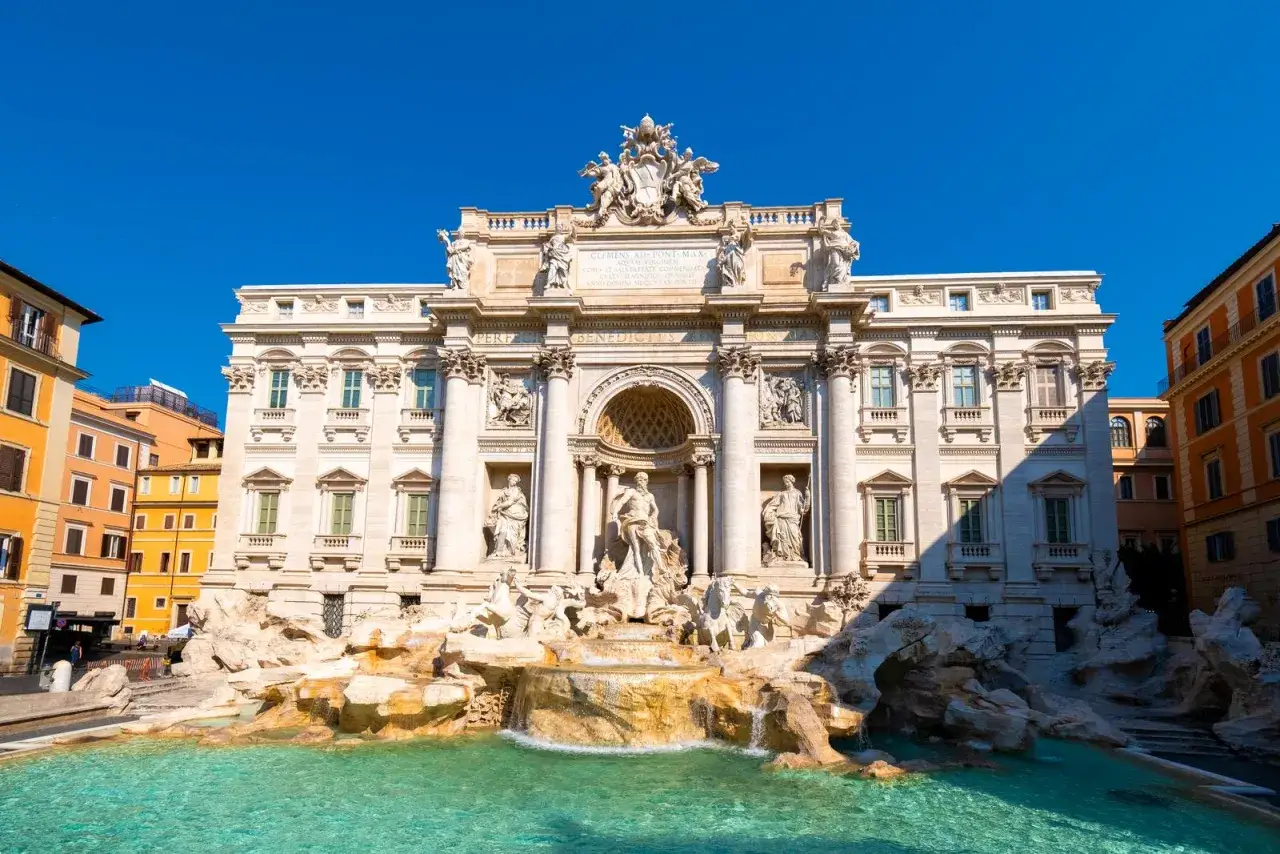 Fontanna di Trevi w Rzymie, symbol tego, z czego słyną Włochy: sztuki, architektury i piękna.