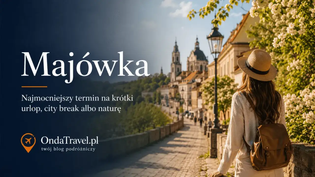 Kiedy majówka, dziewczyna w kapeluszu i z plecakiem podziwia urokliwe miasto. Idealny czas na city break lub wypad na łono natury.