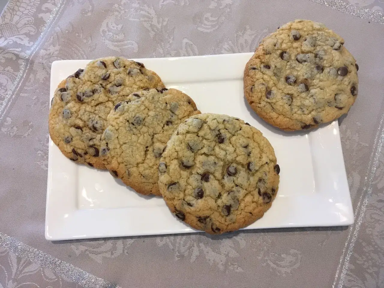 Délicieux cookies aux pépites de chocolat, parfaits pour une recette cookie Pierre Hermé.