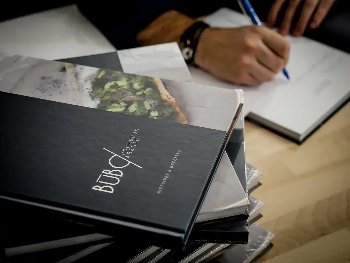 Pile de livres format broché, dont un
