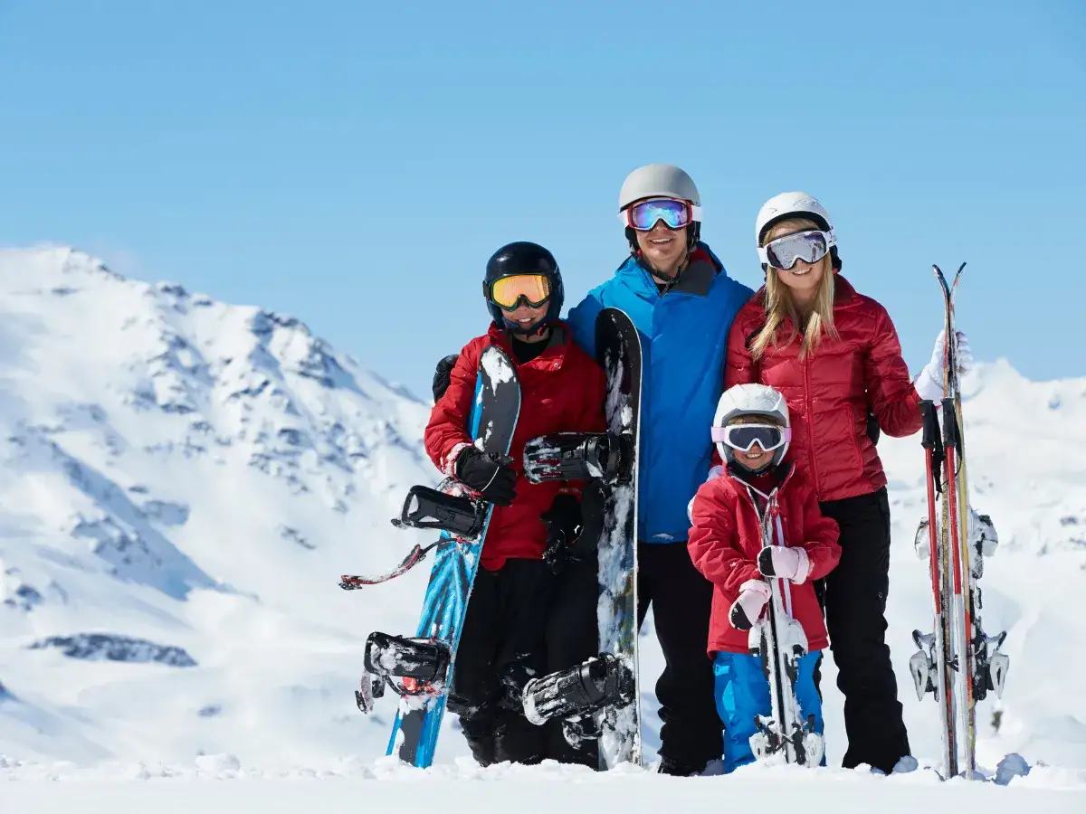 Zdjęcie Co zabrać na snowboard: niezbędne rzeczy, które musisz mieć na stoku