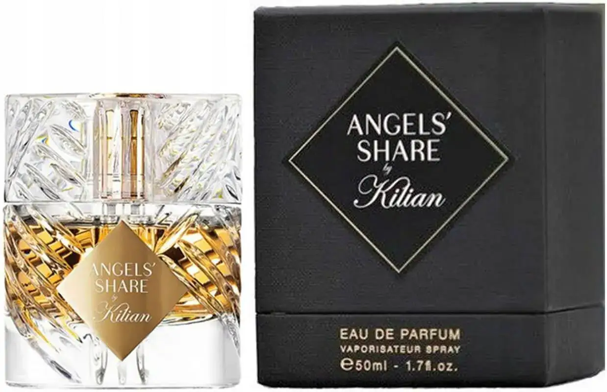 Elegancka butelka i czarne pudełko perfum Angels' Share by Kilian. Złoty płyn i kryształowy flakon.