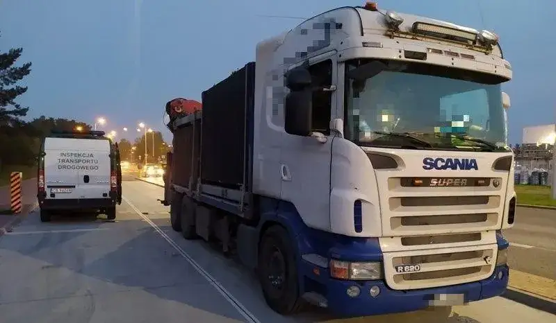 Ciężarówka z naczepą na wadze ITD