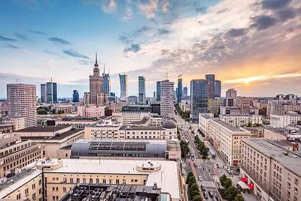Adwokat w Warszawie, panorama Warszawy, prawnik w biurze