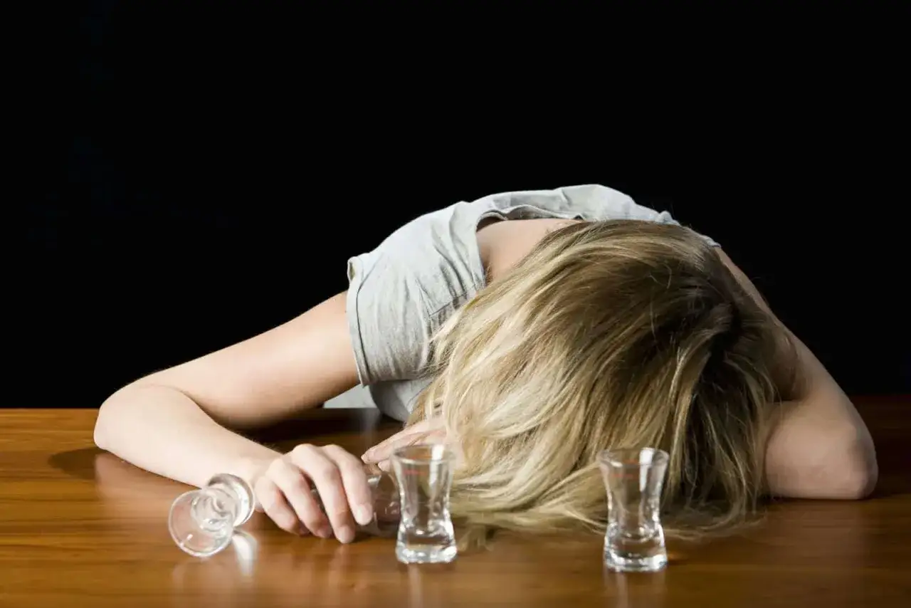 kobieta i alkohol, wpływ alkoholu na organizm kobiety schemat