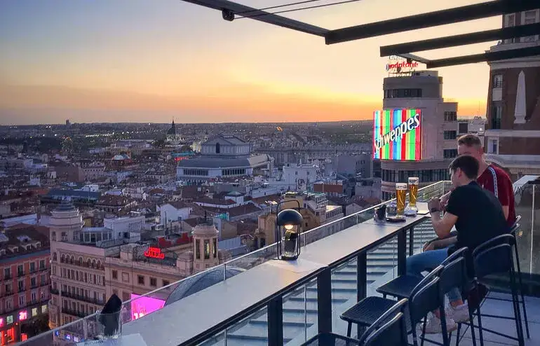 rooftop restaurant Madrid vistas panorámicas atardecer