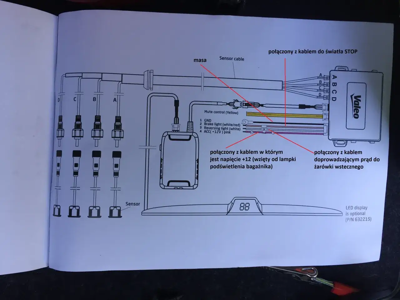 Schemat podłączenia czujnika parkowania 3 pin: masa, czujnik, zasilanie +12V z lampki bagażnika, światło STOP.