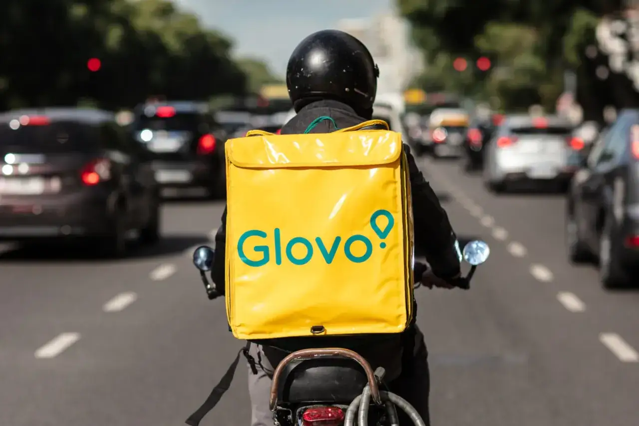 Kurier Glovo zarobki w Polsce
