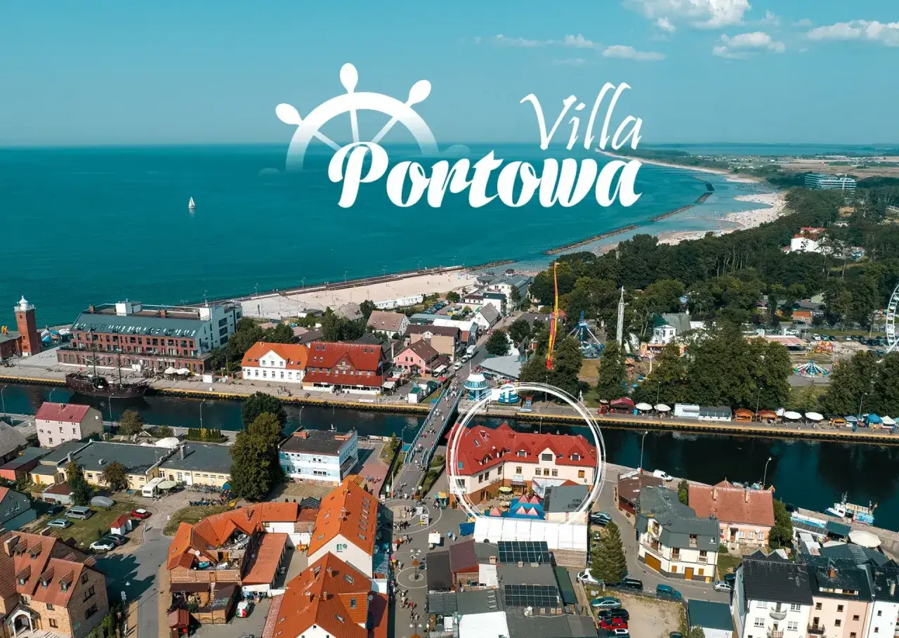 Malowniczy widok na port i plażę w Darłówku. Idealne darłówek noclegi blisko morza w Villa Portowa.
