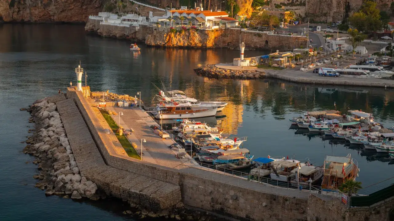 Kemer marina nocą