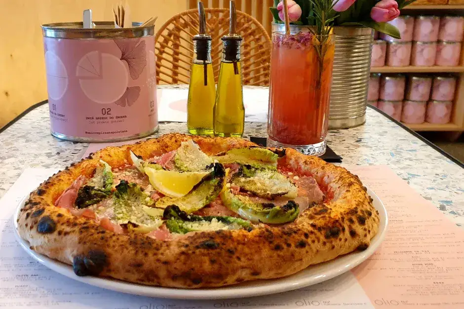 Włoska pizza neapolitańska w restauracji Katowice