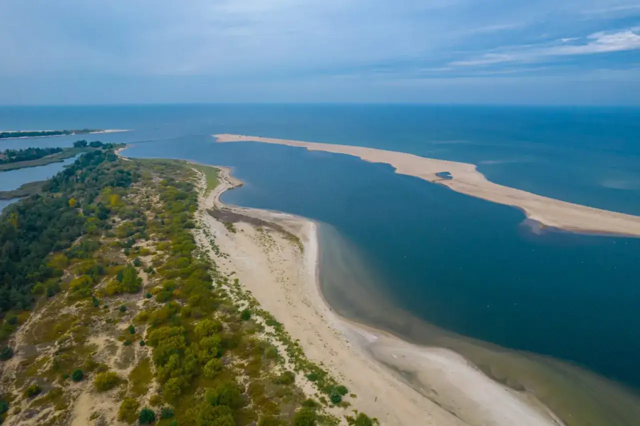 Piękne plaże i spokojne wody, idealne miejsce, gdzie na wakacje nad morze.