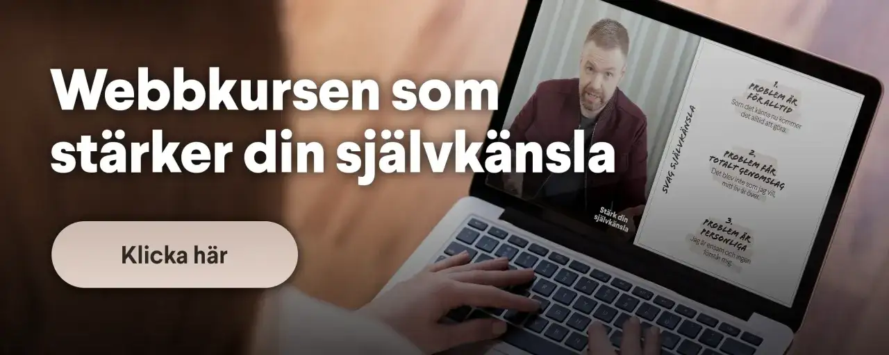 Webbkurs som stärker din självkänsla. En man pratar på en skärm, med text om att inte visa medlidande. Klicka här.