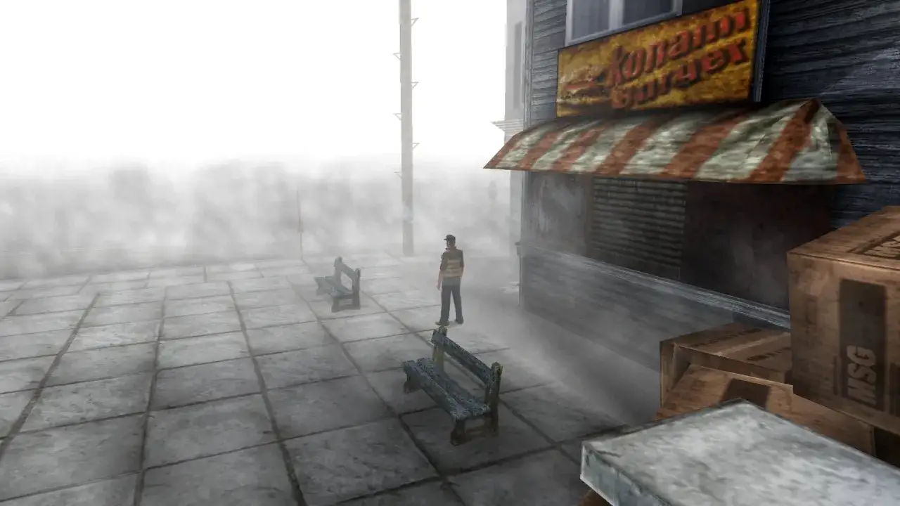 Ein Mann steht in dichtem Nebel vor einem Burgerladen. Die Szene erinnert an einen Silent Hill 1 Remake.