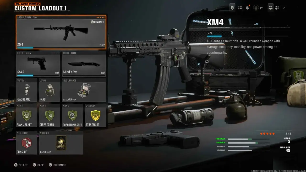 XM4 z gry Black Ops 6, gotowy do walki. Ten karabin szturmowy, wraz z pistoletem GS45 i nożem, to część twojego zestawu.