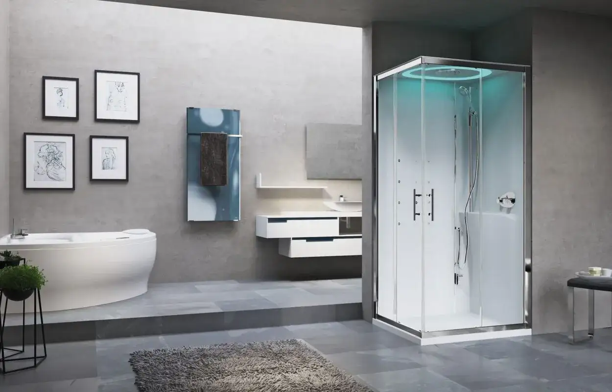 Bagno moderno con vasca, box doccia con luci LED e arredi sospesi. Valuta il costo sostituzione piatto e box doccia per un restyling.