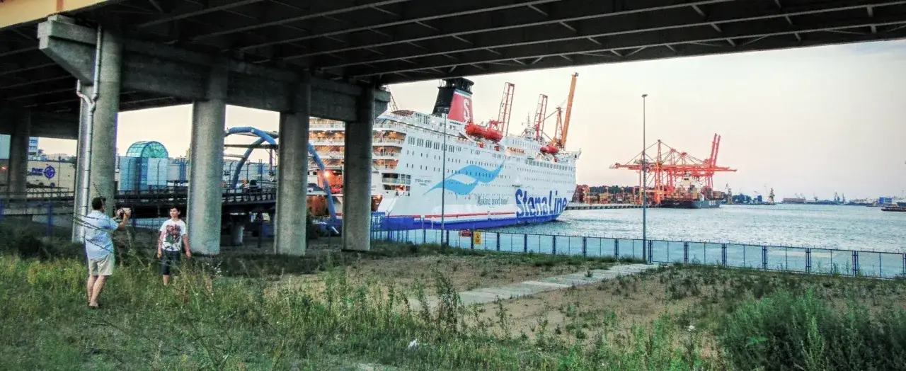 Prom Stena Line cumuje w porcie. Zastanawiasz się, ile kosztuje prom do Szwecji?