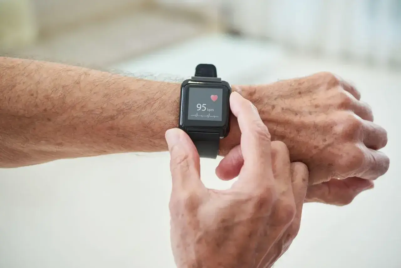 czytelny wyświetlacz smartwatch senior