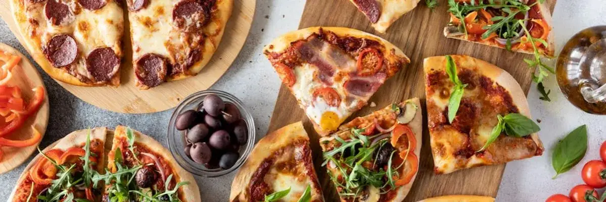 domowa pizza vs pizza z pizzerii por&oacute;wnanie składnik&oacute;w