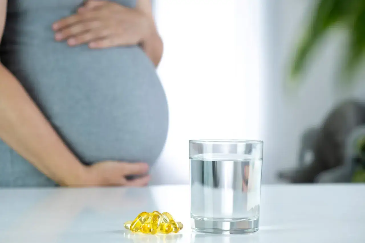 Zdjęcie DHA w ciąży od kiedy? Kluczowe informacje dla zdrowia mamy i dziecka